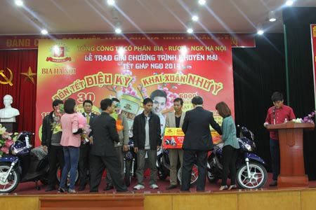 5 khách hàng may mắn nhận thưởng từ Habeco
