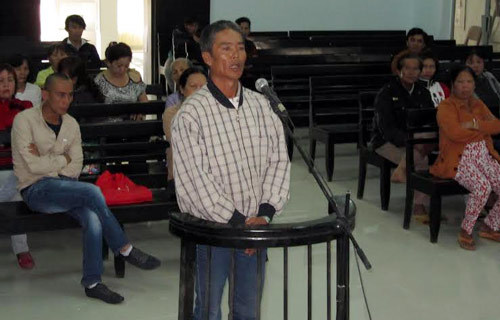 Giúp dọn nhà, 'thó' luôn hũ vàng của gia chủ