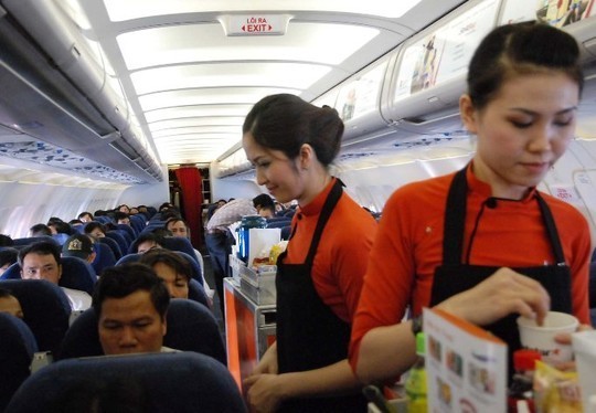 Hành khách mắng chửi, dọa cho nổ máy bay