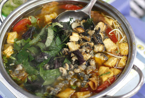 Ốc nấu chuối đậu nóng hổi cho ngày mát trời
