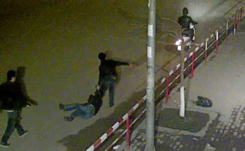 “Cò” xe đánh hội đồng, kéo lê khách giữa đường Hà Nội