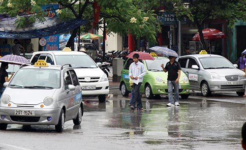 Hà Nội: Taxi 'chém' khách ngoại 245.000 đồng hơn 1 km