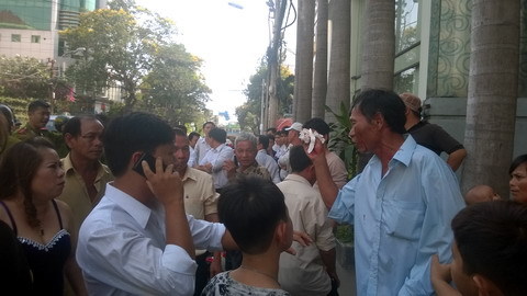 Bảo vệ nhà hàng Đông Phương đuổi đánh khách hàng