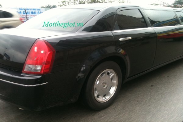 Rolls-Royce Phantom limousine dài 9 mét duy nhất ở Hà Nội