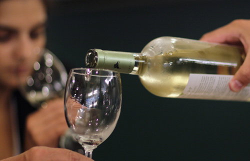 Sếp lớn tuyển chân dài uống thuê, say thuê hộ chiều khách