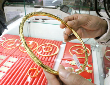 Vàng giảm giá mạnh, rời xa mốc 36 triệu đồng/lượng