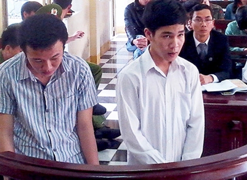 Chuốc rượu say, 2 thanh niên đưa cô gái ra nghĩa trang hãm hại