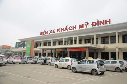 Tranh giành khách, “cò” bến xe Mỹ Đình hỗn chiến