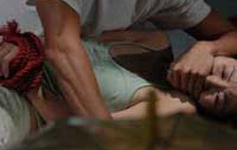 Cha ruột hiếp dâm con gái 13 tuổi gần 1 năm