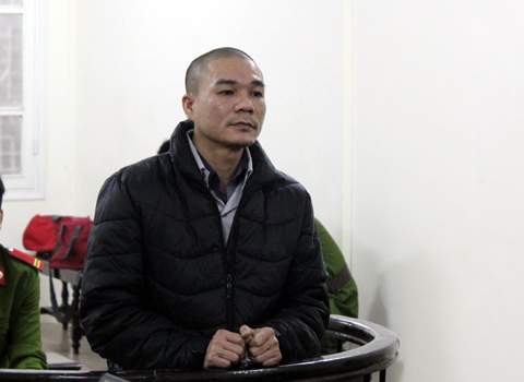 Gọi nhân tình của vợ đến nhà rồi đâm chết