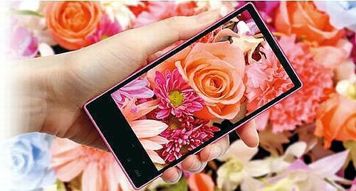 Sharp tung smartphone tí hon màn hình siêu nét