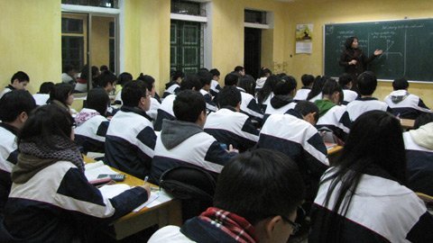 Nhiều trường cắt xén chương trình, dồn tiết để luyện thi