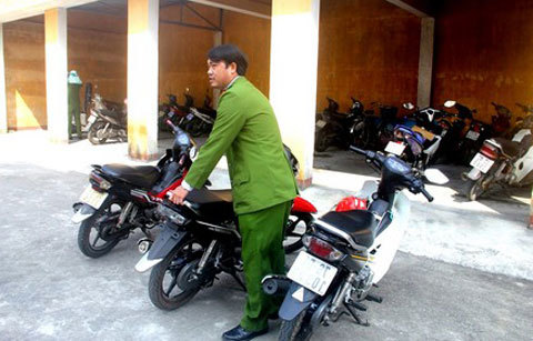 Trộm cả gan giở trò “hai ngón” tại cơ quan công an