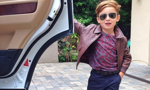 Nhóc tỳ 5 tuổi và BST hàng hiệu gây sốt giới thời trang