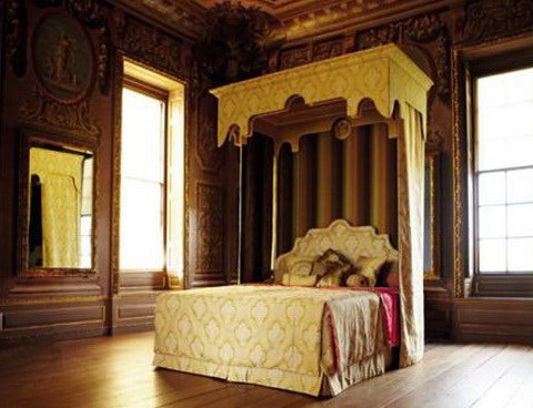 Đại gia ngủ siêu giường, nhà chăng thép gai có sướng?