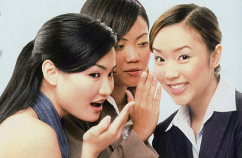 Suýt mất việc vì đang nói xấu sếp bị bắt quả tang