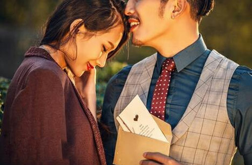 Vợ tôi nặng lòng với người tình đồng tính