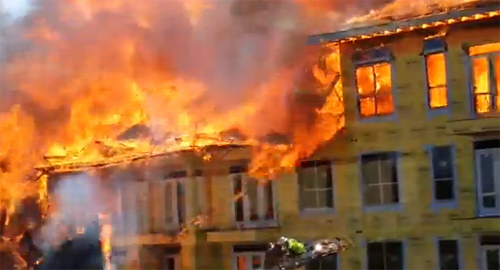 Cảnh quay kinh hoàng lính cứu hoả cận kề cái chết