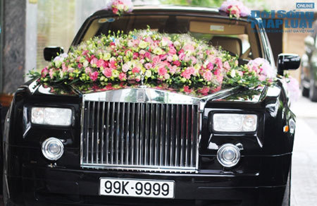 Hà Nội: Phát sốt xe dâu Rolls-Royce biển toàn số 9