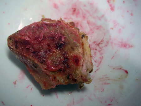 Lại xuất hiện thịt lợn chín màu đỏ lạ