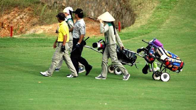 Sếp đường sắt và thú chơi golf đình đám