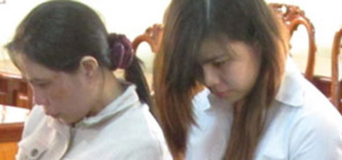 Kiều nữ nhốt đại gia vào nhà vệ sinh, cướp tài sản