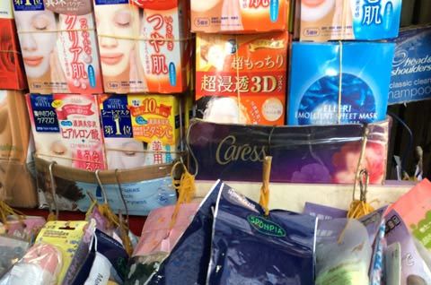 Tiết lộ về lợi nhuận khủng khiếp của cựu tiếp viên