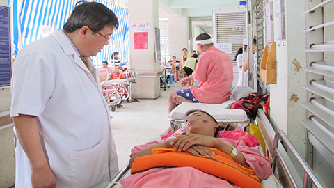 Đứt cáp treo, 7 công nhân rơi tự do, 1 người chết