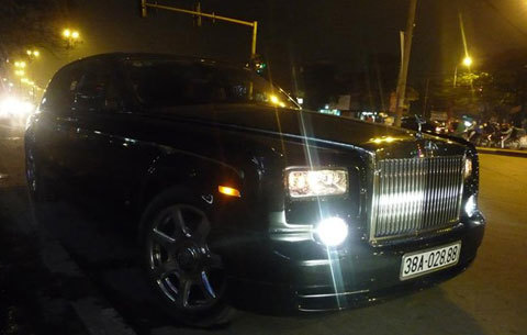 Rolls-Royce Phantom rồng biển Hà Tĩnh xuất hiện ở Hà Nội