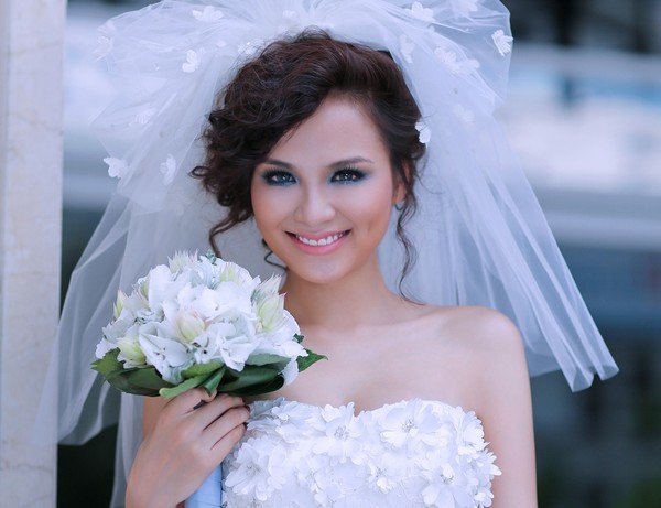 Diễm Hương: 