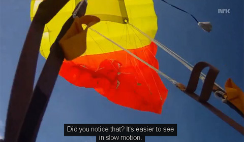 Thiên thạch suýt rơi trúng đầu người nhảy dù