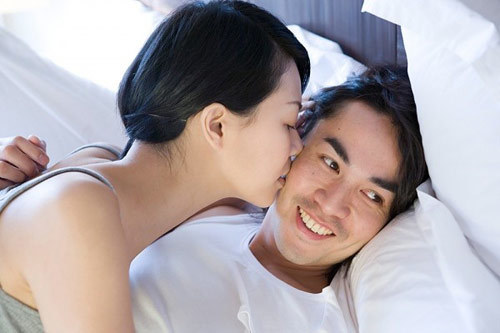“Chồng chị đang ở trên giường nhà em”