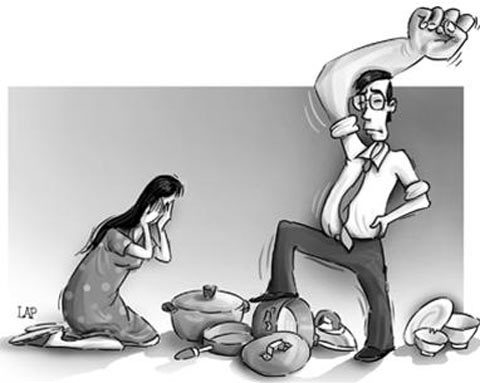 Học thói côn đồ của cha, con thơ cũng đánh mẹ