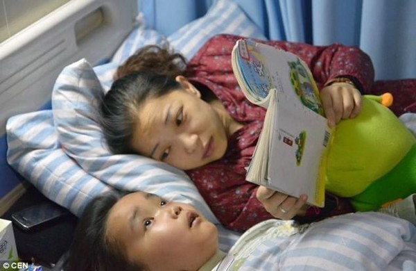 Cậu bé 7 tuổi xin được chết để cứu mẹ