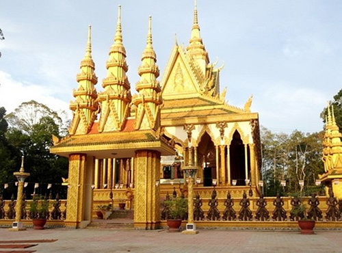 Cận cảnh 9 ngôi chùa 'dát vàng' đại gia Trầm Bê xây dựng