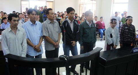 Vụ 5 công an đánh chết người: Lọt người, lọt tội?