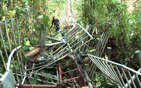 Gió lốc quật đổ cột phát sóng truyền hình huyện Bát Xát