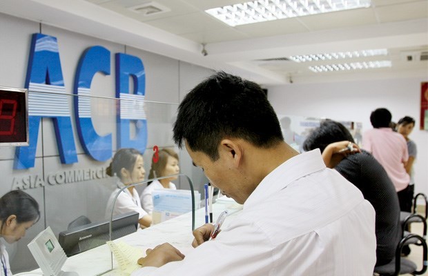 Ngân hàng chi tiền tỷ để... giữ chân lãnh đạo?