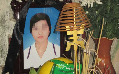 Ảo giác vì thuốc diệt cỏ, nữ sinh lấy dao cứa khắp thân thể?