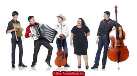 Ban nhạc Mỹ 'The Amigos' biểu diễn tại Festival Huế
