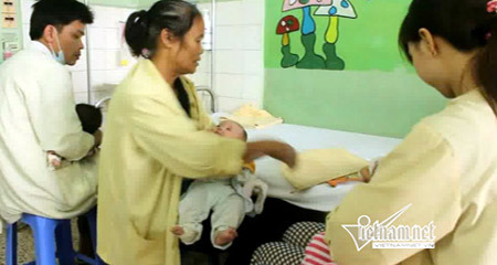 Bệnh nhi quá tải, bác sĩ không có thời gian ăn cơm