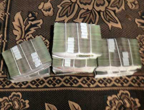 Thói quen dị đại gia Việt: Vác bao tải tiền ăn chơi