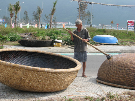Lão ngư đưa thuyền thúng đi Tây, sang Nhật