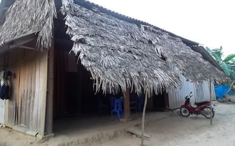 Đi nhờ xe bị 'giở trò', nữ sinh uất ức suýt tự tử