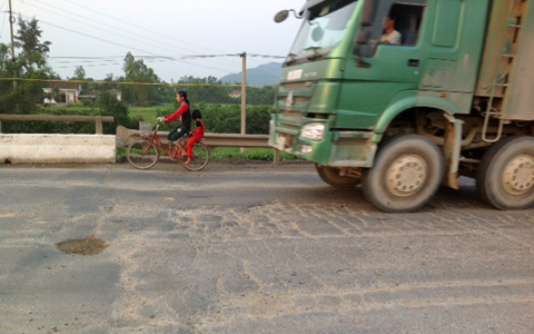 Xe 'hổ vồ' hoành hành, dân bất an khi ra đường