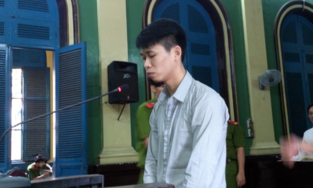 Đâm chết người yêu cũ rồi tự sát bằng... nước mắm