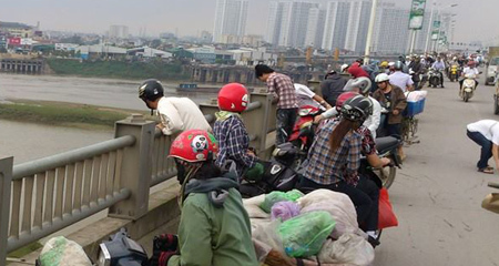 Phát hiện xác chết ở chân cầu Vĩnh Tuy