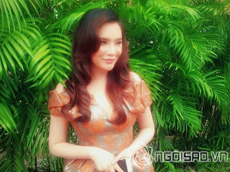 'Sốc' với khuôn mặt như chuyển giới của Hồ Quỳnh Hương