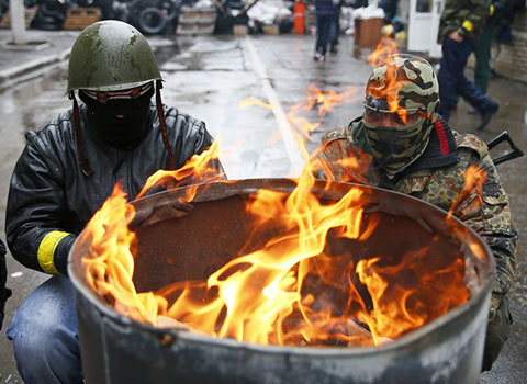 Khói lửa, súng ống lan tràn miền đông Ukraina