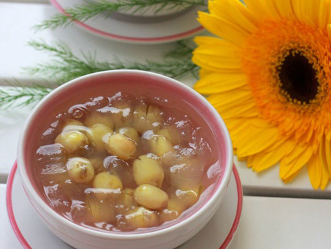 Giải nhiệt đẹp da với chè hạt sen nha đam mát bổ